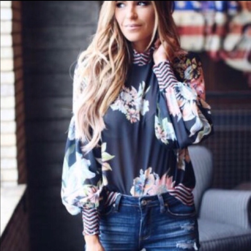 Vici Fight For Live Floral Blouse - LARGE